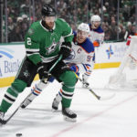 Foegele snaps tie, McDavid scores again as Oilers top Stars