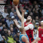 Nurkic rallies Blazers past Hornets on Lillard's big night