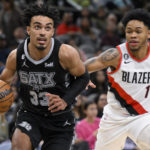 Lillard leads Blazers past Spurs 128-112 for 3rd straight