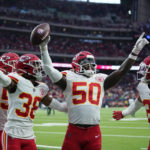 McKinnon's 26-yard run in OT lifts Chiefs over Texans 30-24