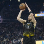 With Curry out, Poole scores 32 and Warriors beat Grizzlies