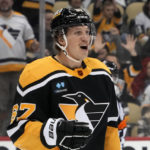 Guentzel, Kapanen fuel rally as Penguins slip by Vegas 4-3