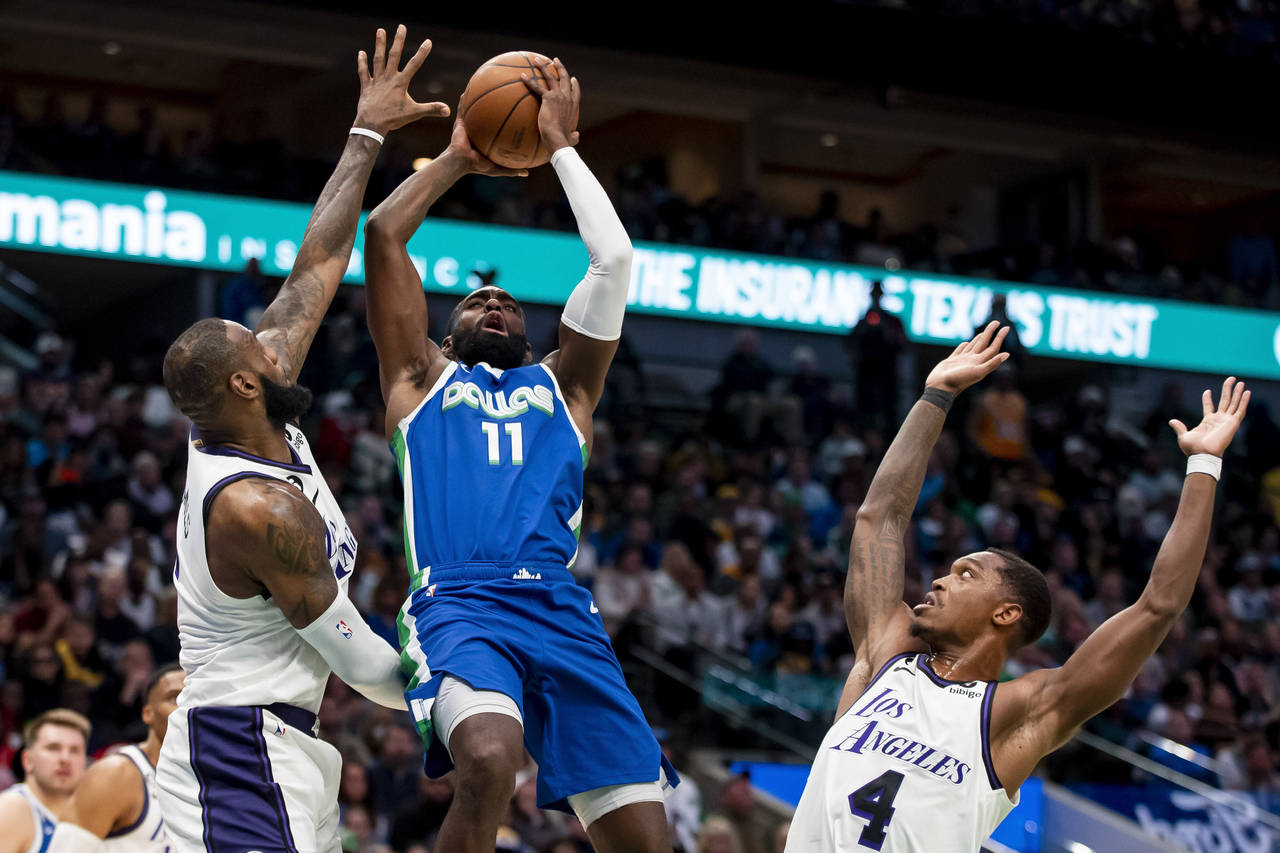 Dallas Mavericks forward Tim Hardaway Jr. (11) goes up for a shot as Los Angeles Lakers forward LeB...