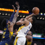 Curry injures shoulder, Pacers hold off Warriors 125-119