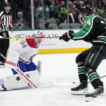 Johnston's late goal pushes Stars to 4-2 win over Canadiens