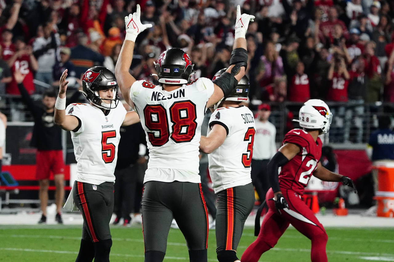 Tampa Bay Buccaneers place kicker Ryan Succop (5) celebrates his game-winning field goal during the...
