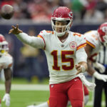 McKinnon's 26-yard run in OT lifts Chiefs over Texans 30-24