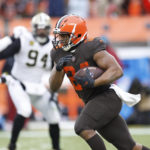 Saints overcome deficit, bitter cold to beat Browns 17-10