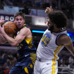Curry injures shoulder, Pacers hold off Warriors 125-119