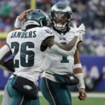 Hurts, Eagles clinch playoffs with 48-22 win over Giants