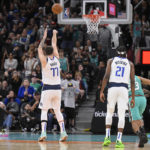 Doncic scores 51 points, Mavs beat Spurs for 6th straight