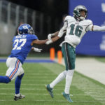Hurts, Eagles clinch playoffs with 48-22 win over Giants