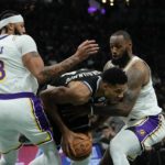 Davis scores 44, LeBron passes Magic as Lakers beat Bucks
