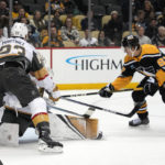Guentzel, Kapanen fuel rally as Penguins slip by Vegas 4-3