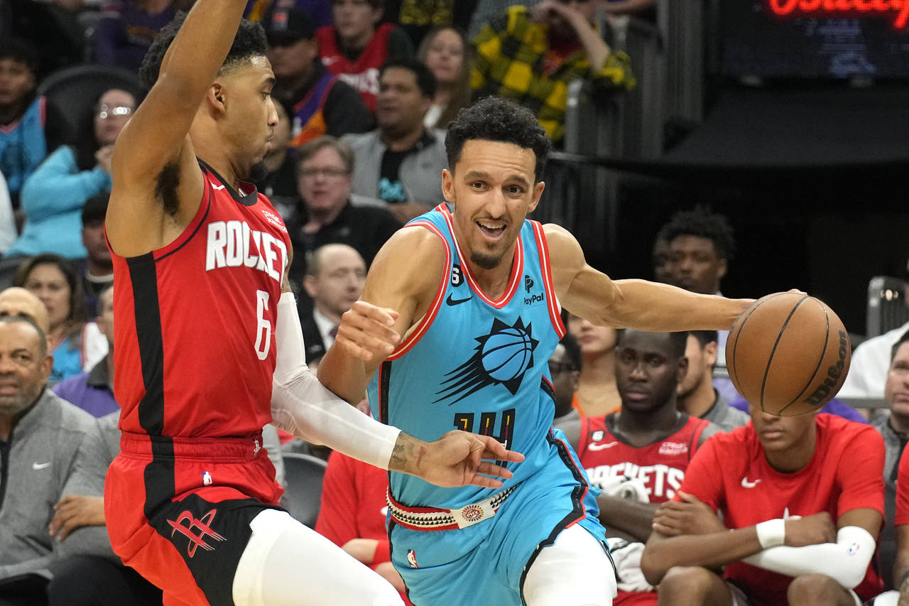 Phoenix Suns guard Landry Shamet drives on Houston Rockets forward Kenyon Martin Jr. (6) during the...