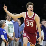 Whitmore sparks Villanova past Oklahoma in fantastic debut
