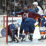 Georgiev stops 26 shots, Avs beat Isles 1-0 in shootout