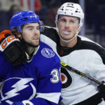 Stamkos has assist for 1,000th point, Lightning beat Flyers
