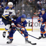 Blues hold off Islanders rally, win 7-4