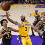 With 99 points in 2 games, Lakers' Anthony Davis on big roll