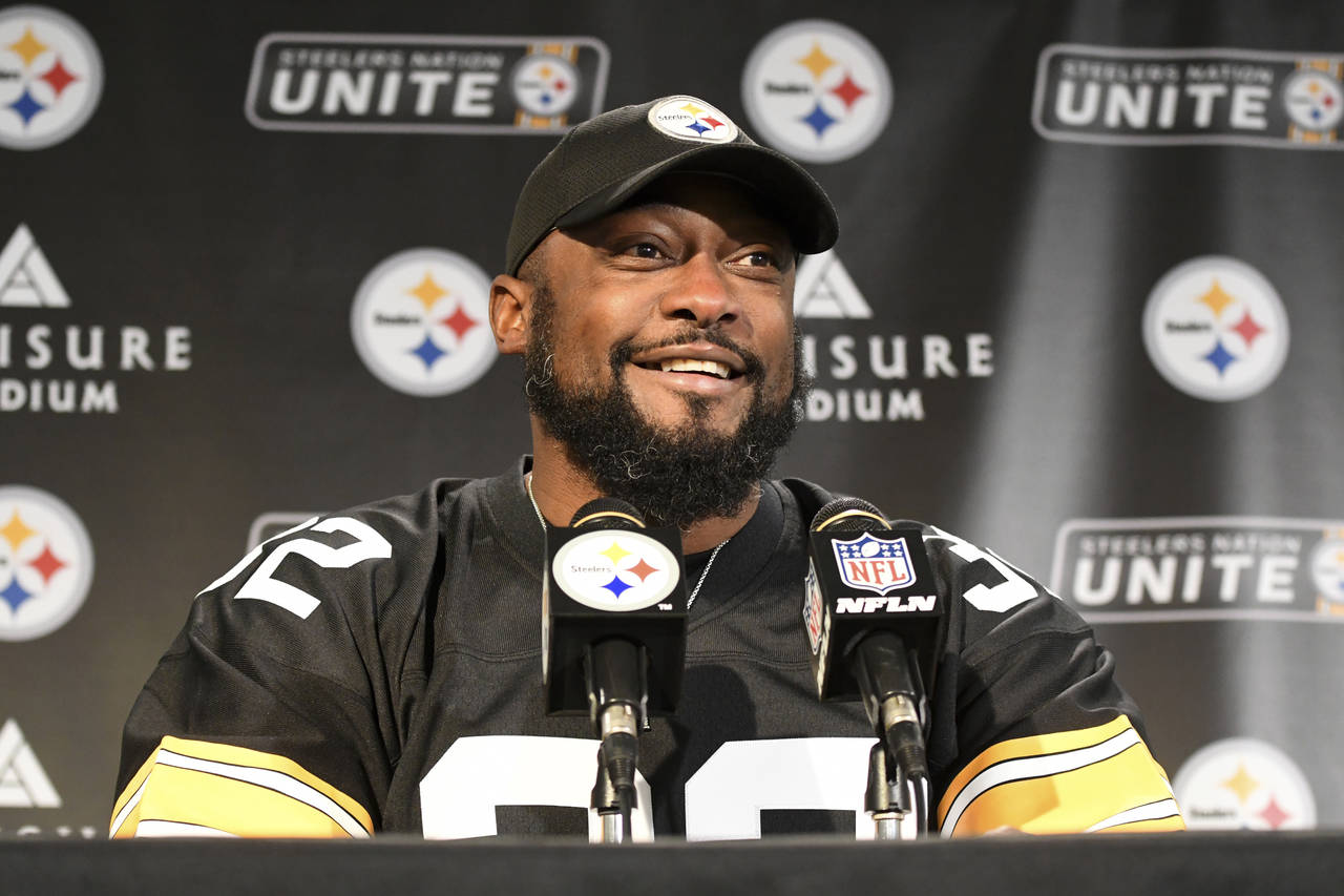 Pittsburgh Steelers head coach Mike Tomlin meets with reporters after an NFL football game against ...