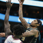 Randle stays hot, scores 33 as Knicks top Hornets 121-102