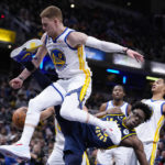 Curry injures shoulder, Pacers hold off Warriors 125-119