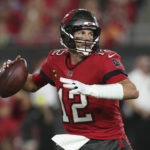 Brady's throws for 2 late TDs, Buccaneers beat Saints 17-16