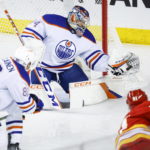 Oilers cash in on late power play to burn Flames 2-1