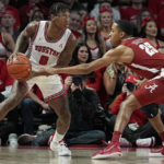 No. 8 Alabama mounts comeback, beats No. 1 Houston 71-65