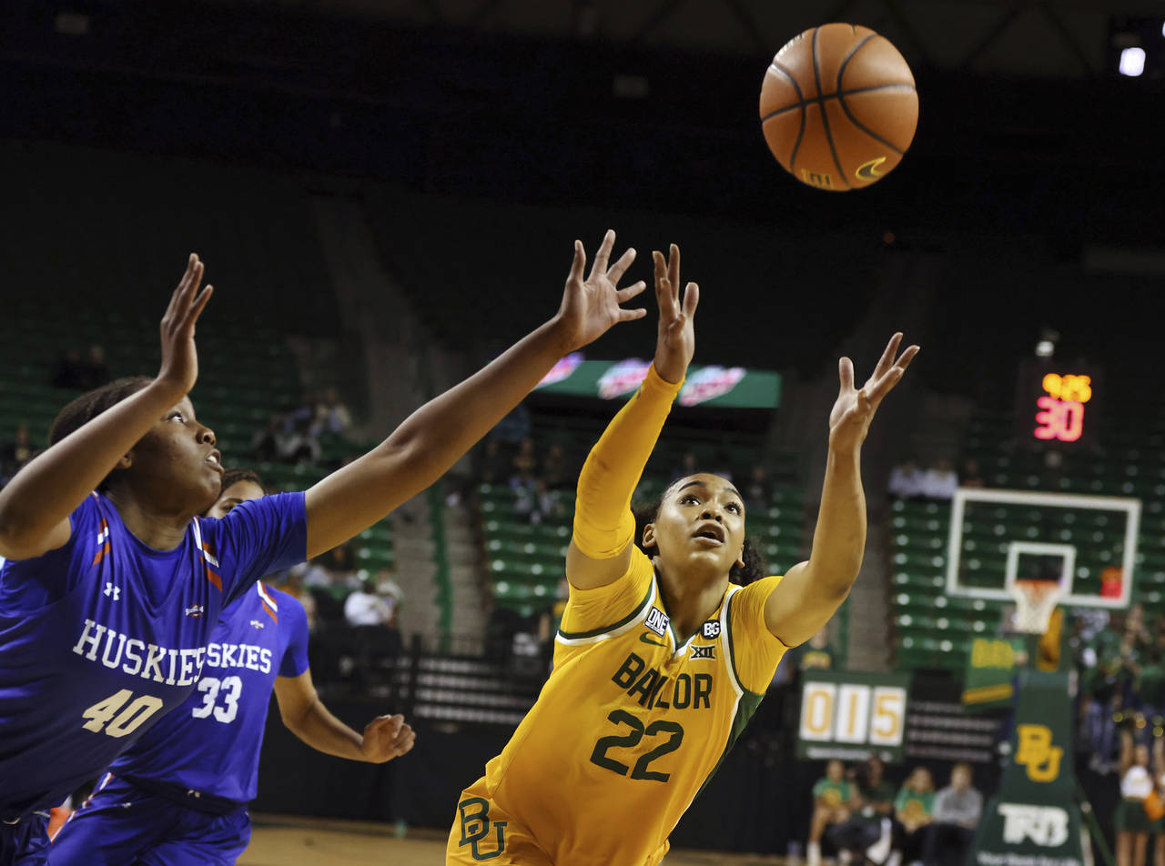 Baylor's guard/forward Bella Fontleroy, right, pulls down a loose rebound over Houston's Elizabeth ...