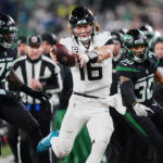Lawrence, Jaguars continue playoff push, outclass Jets 19-3