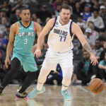 Doncic scores 51 points, Mavs beat Spurs for 6th straight