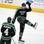 Stars' Robertson has hat trick, extends points streak to 17
