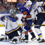 Blues hold off Islanders rally, win 7-4