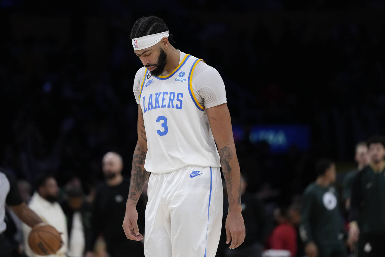 Los Angeles Lakers' Anthony Davis leaves the court after the team's 122-118 overtime loss in an NBA...