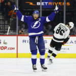 Stamkos has assist for 1,000th point, Lightning beat Flyers