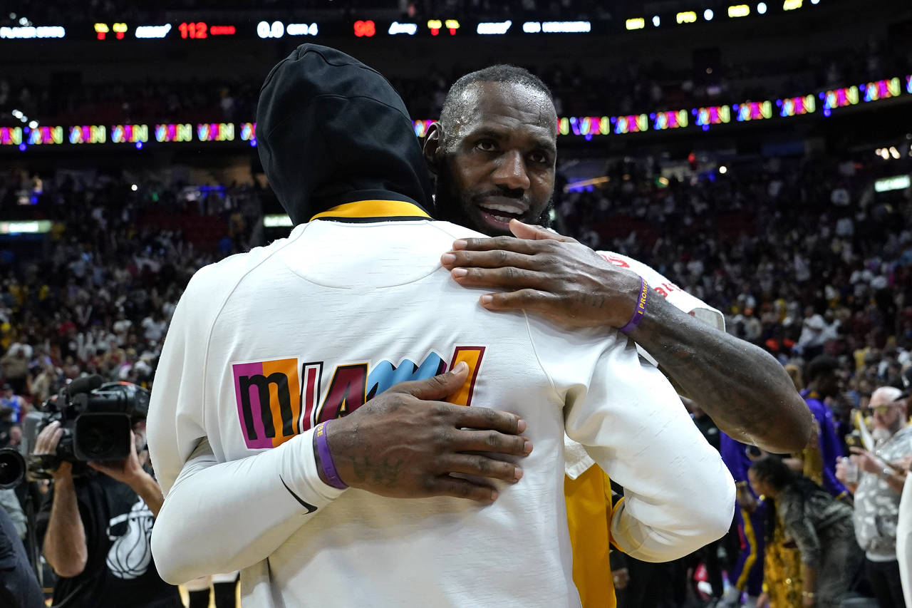 Los Angeles Lakers forward LeBron James, right, hugs Miami Heat forward Udonis Haslem after an NBA ...