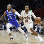 Mitchell scores 36, leads Cavs past Giannis, Bucks 114-106
