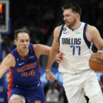 Hayes leads Pistons to overtime victory over Mavericks