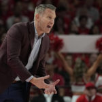No. 8 Alabama mounts comeback, beats No. 1 Houston 71-65