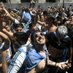 Argentina soccer team abandons parade amid swarms of people