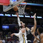 McCollum scores 40, Pelicans top Spurs 126-117 to end skid
