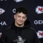 McKinnon's 26-yard run in OT lifts Chiefs over Texans 30-24