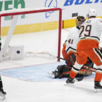 Stars' Robertson has hat trick, extends points streak to 17