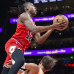 Griffin wins game at OT buzzer, Hawks hold off Bulls 123-122