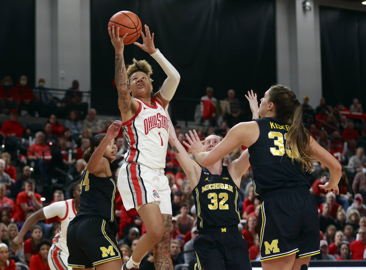 Ohio State guard Rikki Harris (1) shoots between Michigan forward Cameron Williams (44), guard Leig...
