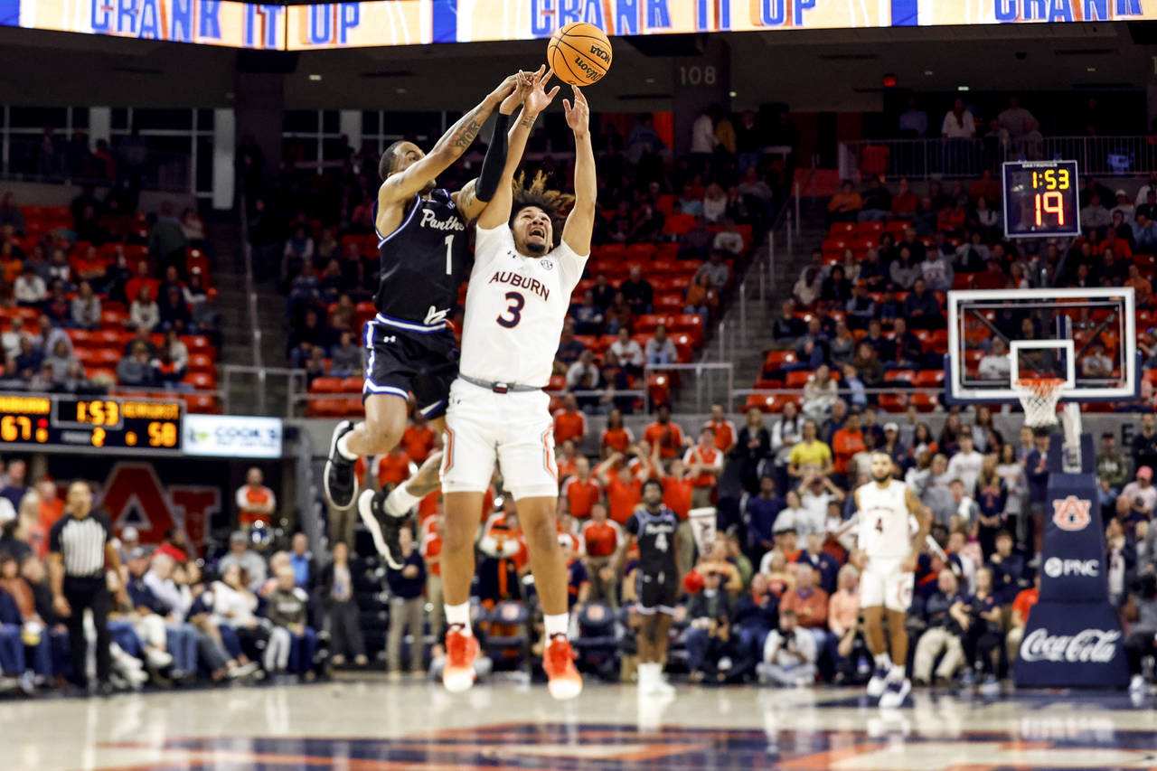 Georgia State guard Dwon Odom (1) and Auburn guard Tre Donaldson (3) battle for an inbound pass dur...