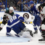 Stamkos gets 498th goal, Lightning beat Coyotes 5-3