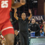 Walker leads No. 5 Houston past No. 2 Virginia, 69-61